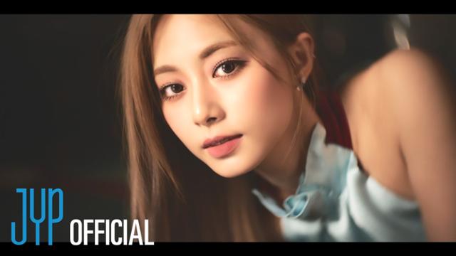 Солистка Чжоу Цзыюй (TZUYU) из TWICE