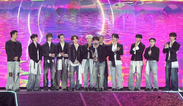 SEVENTEEN побеждают на Golden Disc Awards